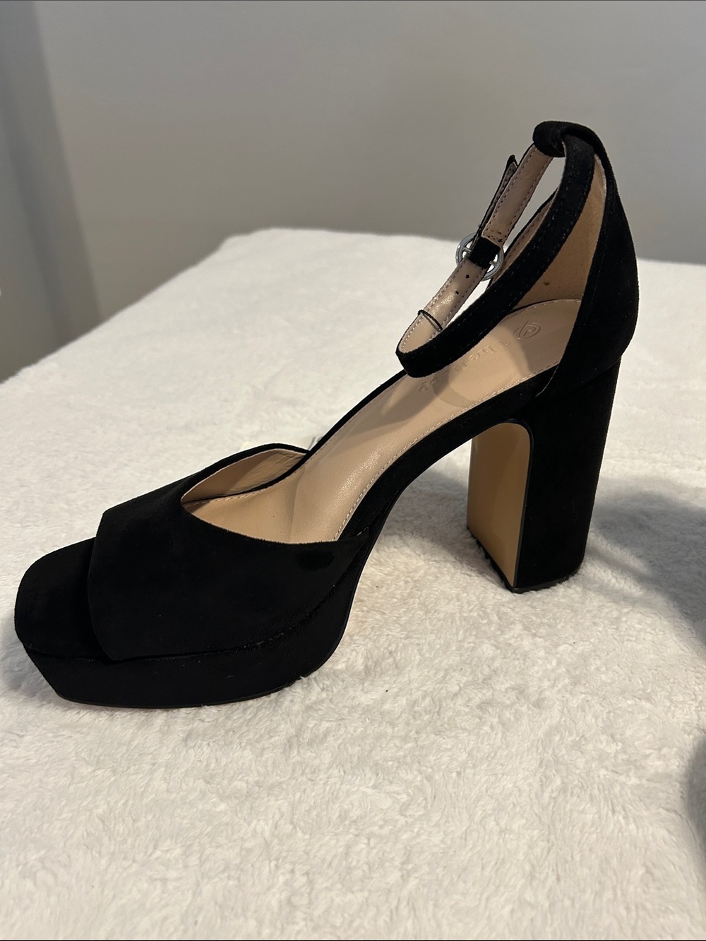 The Drop Women’s Hamalie Black Suede ankle strap platform Sandals. Chucky Heel. - Picture 8 of 10